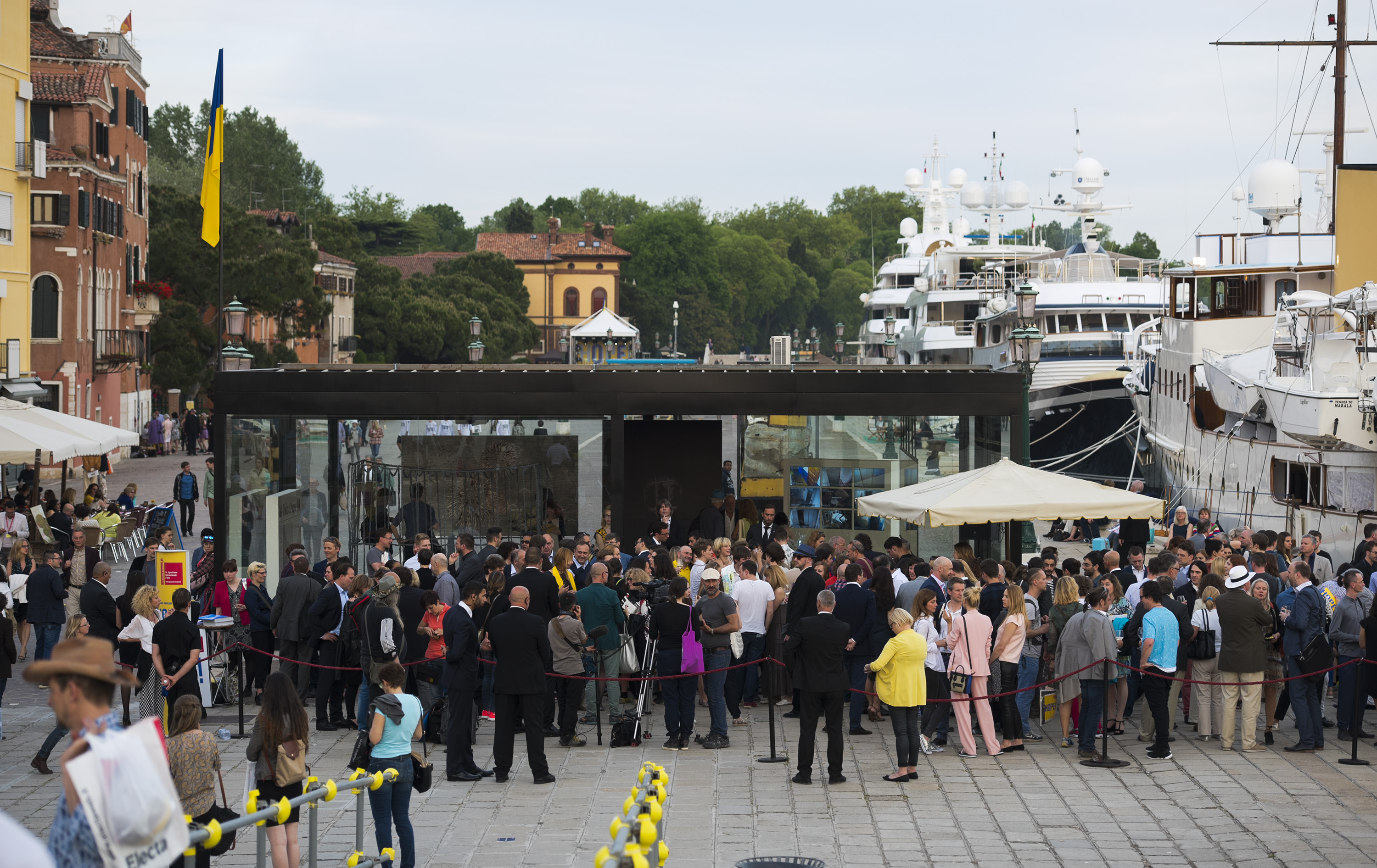 Офіційне відкриття виставки «Надія!», національного павільйону України на 56-й Міжнародній виставці мистецтв у Венеції – La Biennale di Venezia, та концерт «Океану Ельзи»