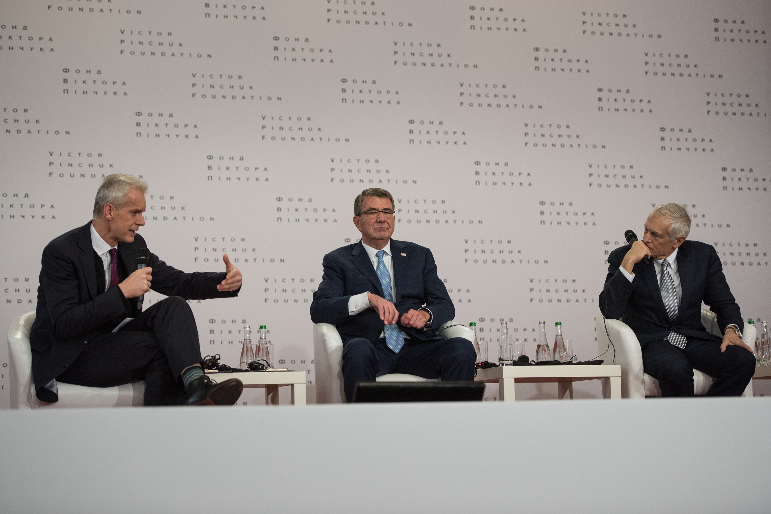 Публічна панельна дискусія на тему «Безпека для України»